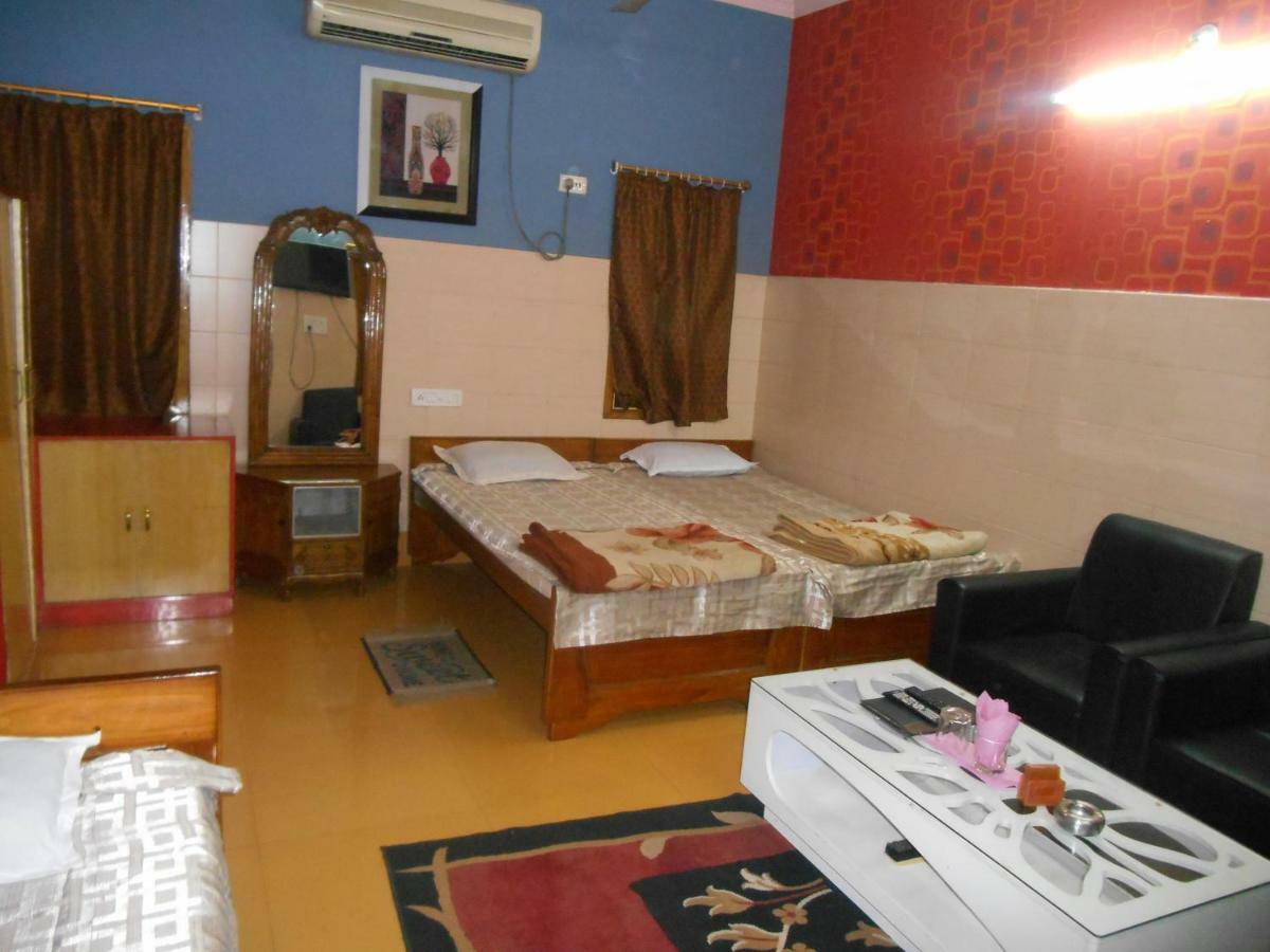 Hotel Surja Laxmi Raiganj Ngoại thất bức ảnh